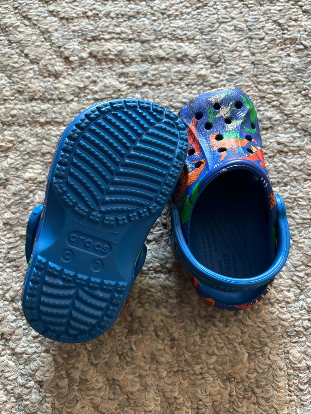 CROCS Kids Blue Clog with Colorful Dinosaur Print - Picture 6 of 6